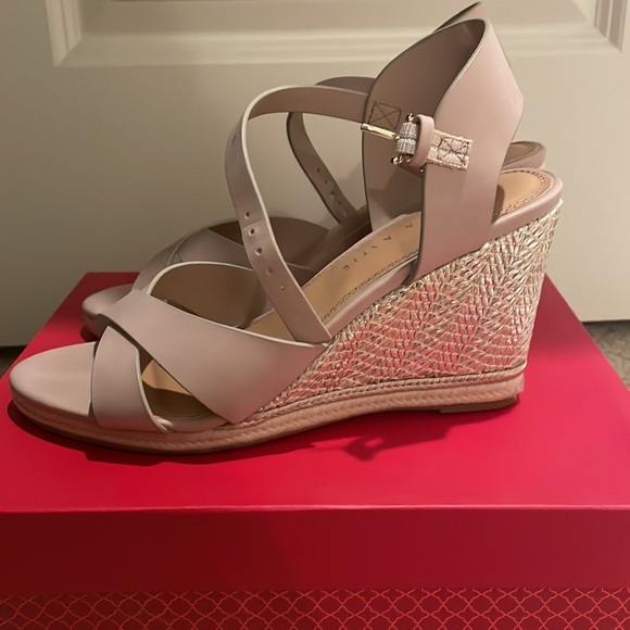 KELLY & KATIE: wedges - Picture 4 of 8